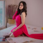 Palak Sindhwani Instagram - Got all dressed up to go out but ended up being at home as usual! #iykyk 🫣💗✨ . . Outfit - @ikichic_official Captured by - @vikassgorule . . #postoftheday #instamood #home #instagood #ootd #instafashion #explore #fyp