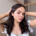 Palak Sindhwani Instagram - My Go to Hair look these days!! 🫣 Before Styling your hair, Just make sure you use a nice heat protector as to reduce the heat damage. @bbluntindia @schwarzkopfin Is what I like! Also, I personally avoid using hold spray or volume spray, For Volume, You can just do a Hair flip haha!! 😜 . . #reeloftheday #hairstyle #hairtutorial #hairtips #curls #trendingreels #howto #explore #palaksindhwani
