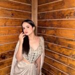 Palak Sindhwani Instagram - Unfiltered..🤎💫 . . Clicked by my fav - @harshit_sid Styled by - @yash__shah1612 Outfit - @kalkifashion . . #postoftheday #ootd #weddinglook #instamood #golden #fyp #explore #palaksindhwani #blessed #raw