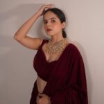 Palak Sindhwani Instagram - Chaap Tilak sab cheeni re, moh se naina milayke..♥️✨ . . Styled by - @poojadargad_25_ . . #postoftheday #ethnicwear #saree #indianwear #traditionallook #fyp #explore #palaksindhwani