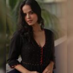 Palak Sindhwani Instagram - महादेव तेरे बगैर, सब व्यर्थ है मेरा, मैं हुँ तेरा शब्द, और तू अर्थ है मेरा..| ✨ शुभ शिवरात्रि – ॐ नमः शिवाय 🙏 . . Wearing - @faballey . . #happymahashivratri #mahadev #love #instamood #instagood #fyp #explore #palaksindhwani