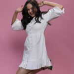 Palak Sindhwani Instagram - Swipe right to see how effortlessly I’m drifting in my element..💕😂🐇 . . Outfit - @shop.bythebay HMU - 🙋‍♀️ Team - @thribecreatorslab . . #happyvibes #onset #messyhairdontcare #positivevibes #fyp #explore #ootd #white #casualoutfit #palaksindhwani #blessed