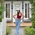 Palak Sindhwani Instagram - Every month, I try to go for a staycation with my family, Spend some time with them with nature, Rejuvenate, And This time @stayscapeofficial made it possible on a very short notice, They hosted us with so much love, From ambience to food, Everything was just perfect, Thank You so much, My mom dad had a blast!! ❤️ PS - Vlog is out on my channel, Link is in the bio! ✨ . . #postoftheday #staycation #nature #familytime #instamood #vacation #travel #explore #palaksindhwani