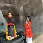 Palak Sindhwani Instagram - All About my Visit at @artofliving Ashram! ❤️ One fine day, While I was a bit lost, busy working on the set, I got a call from a friend asking about whether I would like to visit the ashram and meet Gurudev, I said I would love to but I’m not sure about my schedule.🫢 She replied back saying - leave that all to Gurudev, He’ll handle everything, exactly after 5 days, I was in the Ashram, I don’t know how, when… but It just happened because it was bound to happen and I can’t express in words How I felt after meeting Him, It was so divine and magical, Truly a moment which I’m going to cherish all my life. 🦋 Thank you Gurudev for choosing me when I needed a guiding light, A friend, A mentor, My heart is full, Thank you! ✨ . . #postoftheday #instamood #gratitude #aol #artofliving #blessed #fyp #palaksindhwani