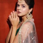 Palak Sindhwani Instagram - सारेयां नू लोहड़ी दी लख-लख वधाइयां | 💕 . . Clicked by - @harsh__mevada Makeup and Hair - @meenalvidhani @makeupdiarybyrk Outfit - @ambraee_ Jewellery @shagnaofficial X @rimadidthat PR @mediatribein . . #happylohri #ethnicwear #ootd #instamood #indianwear #instafashion #fyp #explore #positivevibes #festivetime #palaksindhwani #blessed