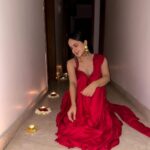 Palak Sindhwani Instagram - Diwali 2023..❤️ Love and light always!✨ Wearing - @lavanyathelabel . . #diwali #love #light #festivevibes #ootd #instamood #happyvibes #fyp #palaksindhwani