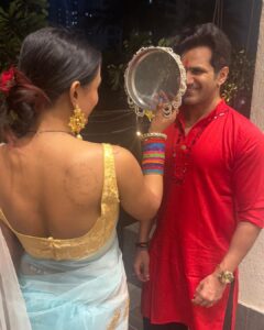 Parul Chauhan Instagram - Happy Karwachauth❤️❤️❤️❤️

@thechiragt