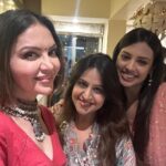 Parull Chaudhry Instagram - #aboutlastnight Thank you @bansalsmita_ @ankushmohla for being the perfect hosts and a wonderful evening #happydiwali Mumbai - मुंबई