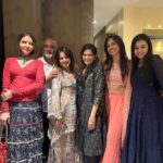 Parull Chaudhry Instagram - #aboutlastnight Thank you @bansalsmita_ @ankushmohla for being the perfect hosts and a wonderful evening #happydiwali Mumbai - मुंबई