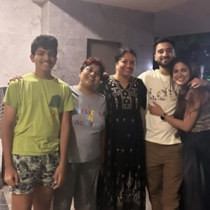 Parvathy Omanakuttan Instagram - There are friends, there is family; and there are those friends who become more than family 💖😇 
 My Darlings @raghavjuyal @ishanbhandarii it felt like time just skipped , hopped and then came to a stop. 
You guys are the same at heart yet have done me sooooo proud in your life and work 😇😇😇😇 😇
Thank you for being the way you are …. We gotta meet super soon and laugh like crazy again. 
 Your Jiji Loves you 😘 #jijikesaale #friendslikefamily #laugh