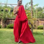 Pooja Banerjee Instagram - KarwaChauth in Goa … 🌺🌺🌺🌺🌺🌺🌺 swipe till the last to see my #KumKum box #RedisTodaysColour #KarwaChauthReady #heyHusband #Fasting #IndianOutwear #allsetforKarwaChauth outfit by @silai_bhartimittal ear rings and KumKuk Box by @kushalsfashionjewellery coordinated by @platformcreatorsentertainment