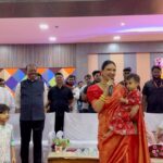 Pooja Banerjee Instagram - Nagpur you’ve been soooo good and energetic… had a gala time attending the Garba Events there and getting the divine Darshan of Koradi Mata Mandir… it was a pleasure being in the august presence of Shri Bawankule sir Ji, Smt. Amruta Fadnavis Ji and lot of other dignitaries. Shall visit again soon. And along with me I had my dear @sanassejwaal to grace the occasion ❤️. Jewellery by @sujhal_jewels saree by my dear friends @bilhatia @kannepali_radhika @ritikamurthy @riechamallick Nagpur Meri Jaan