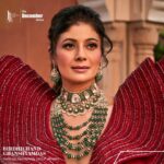 Pooja Batra Instagram - Birdhichand Ghanshyamdas Jewellers - a stronghold of luxury bridal and fine jewellery, enriched by a legacy spanning decades. Here, tradition and modernity harmoniously unite in designs of unparalleled finesse, expressing character and experience. Their profound respect for traditional jewellery artistry, alongside their passion and artistic flair, leads them to Jaipur's narrow lanes. Explore their luxurious fine jewellery collection, where precious emeralds gracefully entwine with alluring diamonds, creating an elegant grandeur to our Emerald Promotion Group. Mark your Calendars for the December Show! December 22 to 25, 2023 JECC Sitapura, Jaipur #JaipurJewelleryShow #TheDecemberShow #JJS #JJS2023 #JJSJaipur #JewelleryDesigners #EmeraldPromotionGroup #BirdhichandGhanshyamdas #BG @birdhichand @poojabatra Jaipur Jewellery Show