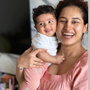 Pooja Ramachandran Instagram - We made a wish and you came true.
All of god’s grace in one tiny face. 

📸 @highonkokken 

#twinningiswinning #twinning #twinningwithmommy #kiaankokken