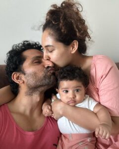 Pooja Ramachandran Instagram - Friendship is the root of our relationship. Before everything else we are friends first and it will always be that way. Now we’ve added one more little human to our tiny circle! 

Here’s to the many beautiful memories we will make together! 

Thank you to all our Instagram friends who give us so much love. Happy Friendship Day from us to you! 

#happyfriendshipday #friendshipday2023 #friendsforlife #kiaanandjojo