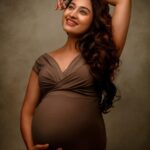 Pooja Ramachandran Instagram - Every day, You are growing Into the best Version of yourself, The best you' the World has seen- Treasure too, every 'You' there is, In the in-between. -p.bodi Shot by super awesome @kiyoshotz MUA @malar_mua_ Hair karunya_mua Manager @kannan_2000 #maternityshoot #maternityphotography #maternityfashion #pregnancyphotoshoot #pregnancydiary #pregnancyjourney #lifeinsideofme #mybaby #blessedandgrateful #homestretch #indianpregnantmom #pregnantbelly #indianpregnantwomen #mommatobe #welcomingbaby #posers #livelovelaugh #onelife