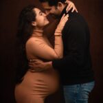 Pooja Ramachandran Instagram - Posers just doin their thing! 😉 Shot by @kiyoshotz Make up @malar_mua_ Hair karunya_mua Manager @kannan_2000 #maternityshoot #maternityphotography #maternityfashion #pregnancyphotoshoot #pregnancydiary #pregnancyjourney #lifeinsideofme #mybaby #blessedandgrateful #homestretch #indianpregnantmom #pregnantbelly #indianpregnantwomen #mommatobe #welcomingbaby #posers #livelovelaugh #onelife