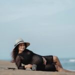 Pooja Ramachandran Instagram - Perhaps the light that made her beautiful was not from her eyes, nor from her smile, but from the way that no matter the darkness that swirled around her, within her, she still found the courage to shine. Shot by @zerogravityphotography MUA @mua_vijisharath PR @uthrauv #maternityshoot #maternityphotography #maternityfashion #pregnancyphotoshoot #pregnancydiary #pregnancyjourney #lifeinsideofme #mybaby #blessedandgrateful #homestretch #indianpregnantmom #pregnantbelly #beachside #beachgirl