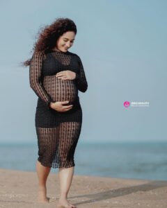 Pooja Ramachandran Instagram - Your time is limited so don’t waste it living someone else’s life! Seize every moment! 

Shot by @zerogravityphotography 
MUA @mua_vijisharath 
PR @uthrauv 

#maternityshoot #maternityphotography #maternityfashion #pregnancyphotoshoot #pregnancydiary #pregnancyjourney #lifeinsideofme #mybaby #blessedandgrateful #homestretch #indianpregnantmom #pregnantbelly #beachside #beachgirl