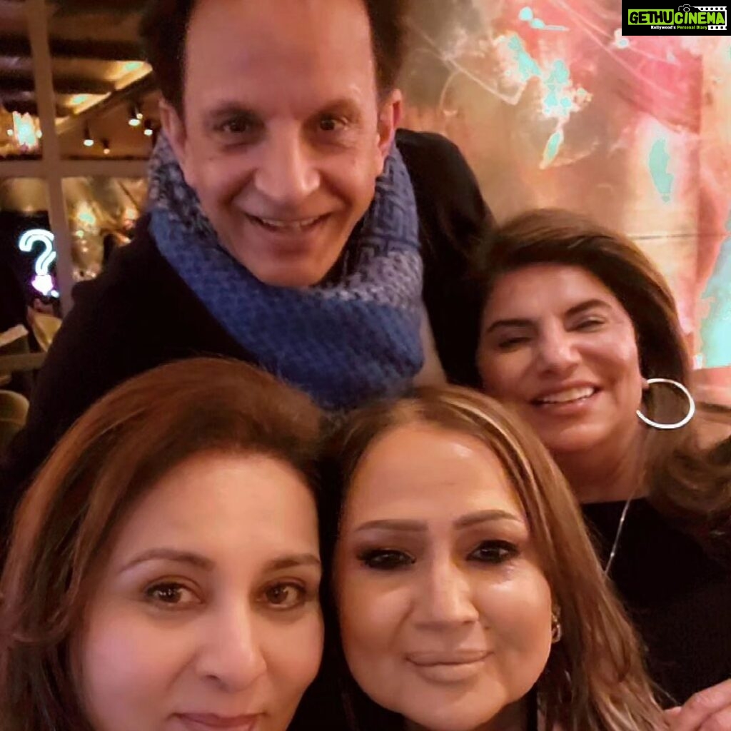 Poonam Dhillon Instagram - All the nice people of Birmingham who looked after me so well...BIG thanks 😊 🤗😍 #Gora #Nancy #Krishna# tatiksha #Rano #Kashish