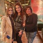 Poonam Dhillon Instagram - All the nice people of Birmingham who looked after me so well...BIG thanks 😊 🤗😍 #Gora #Nancy #Krishna# tatiksha #Rano #Kashish