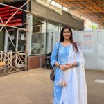 Poonam Dubey Instagram - हर बार की तरह बप्पा के दर्शन की ख़ुशी शब्दों में ना कही जाएगी , पर मुस्कान से सब झलक रहा देख लीजिए। Ganpati Bappa Morya Mangal murti Morya ❤️🙏 . . . #blessed #life #happysoul #happiness #arroundtheworld #love #of #mylife #poonamdubey 👑❤️😇 Siddhivinayak Temple, Mumbai