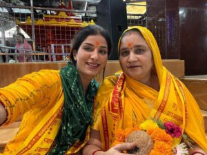 Poonam Dubey Instagram - Wish you a very happy birthday meri ma mera jahan meri duniya Mahadev apko duniya ki sari khushiyan de. Aur hum dono bhai bahen ko is layak banaye ki hum apke sapne pura kar sake. I love you so much mummy ❤️❤️❤️ 🤗🤗😘😘