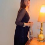 Poonam Dubey Instagram - Tujhe chand ke bahane dekhu ❤️🧿 . . Outfit by @fantasyfashionsff ❤️ . . . . . . #trendingreels #bollywood #instagram #poonamdubey Dubai Mall - Burj Khalifa