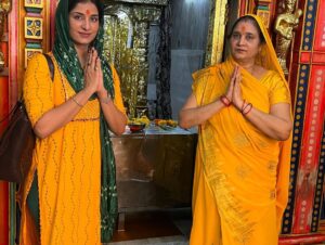Poonam Dubey Instagram - Wish you a very happy birthday meri ma mera jahan meri duniya Mahadev apko duniya ki sari khushiyan de. Aur hum dono bhai bahen ko is layak banaye ki hum apke sapne pura kar sake. I love you so much mummy ❤️❤️❤️ 🤗🤗😘😘
