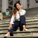 Poonam Dubey Instagram - बदलना सब चाहते है पर कोई कोशिश नहीं करता , और जो स्वयं कोशिश करता है उसे किसी और की आवश्यकता नहीं होतीं॥ शुभप्रभात #blessed #life #blessedday #happysoul #poonamdubey 👑❤️🧿 Mumbai - मुंबई
