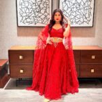 Poonam Dubey Instagram - Thank you so much @tridenteventsandmedia for awarding me with title of “most gorgeous actress of bhojpuri film industry “ It was honoured to be part of #globalinspirationalawardsandfashionshow Special thanks to @disha_d_kakran shivkakranofficial Thank you so much my partner and choreographer @m.k__gupta_joy 🥰🥰 . . . Style by @vidyamourya096 ❤️ Makeup hair by @snehalataarora ❤️ #poonamdubey Mumbai, Maharashtra