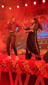 Poonam Dubey Instagram - Stage masti sasaram @poonamdubeyofficial @singhpawan999 #reels #instagood #instagram #bhojpuri