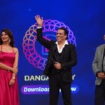 Poonam Dubey Instagram - अपने सबसे पसंदीदा @govinda_herono1 के साथ एक स्टेज पर ये पल अपने आप में बहुत ख़ास था उनको होस्ट करना मेरे लिए सौभाग्य की बात थी। thank you so much #screenandstageawards2023 team 🙏🙏🙏🙏 @vbirappan ji @ved_tiwari1976 ji @manishjaind ji @manishsinghal9797 ji . . . . #throwback #poonamdubey #blessed #happiness ❤️🧿😇🕉️ Mumbai, Maharashtra