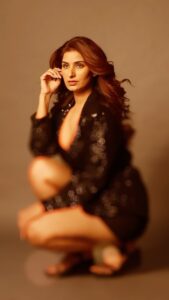 Poonam Dubey Instagram - 😍😍😍😍
VC-: @rspphotography2000 🎥📸
.
.
.
.
.
#mujhetoterilatlaggayi 
#trending #reelsinstagram #reelitfeelit #viral #bollywood #poonamdubey 👑❤️