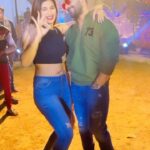 Poonam Dubey Instagram - #dadhiyabadhiyalagela Shooting time fun reel with @khesari_yadav ji ❤️ @yaminisingh_official ❤️ @pawan_pandey_lyricist ji @sanjay_yadav_official910 Mumbai, Maharashtra