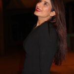 Poonam Dubey Instagram - Life is more beautiful when you are positive and determined…. #poonamdubey ❤️👑♾️ Mumbai - मुंबई