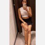 Poonam Dubey Instagram - Love yourself first and everything falls into line…. Be sunshine ✨⭐️🌟 Have a great day ahead #poonamdubey #morningmotivation #morningvibes #morning #stayblessed 😇👑❤️ Mumbai, Maharashtra