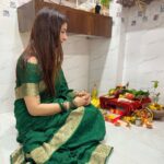 Poonam Dubey Instagram - आपको और आपके परिवार को मेरे और मेरे परिवार की तरफ़ से धनतेरस की हार्दिक शुभकामनाएँ 🙏🙏🙏🙏