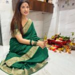 Poonam Dubey Instagram - आपको और आपके परिवार को मेरे और मेरे परिवार की तरफ़ से धनतेरस की हार्दिक शुभकामनाएँ 🙏🙏🙏🙏