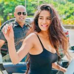 Poonam Pandey Instagram - Stepped out for some coffee #nomakeup . #coffee #fun #drive #pplovers #poonampandeyfans #ppfans #coffeetime