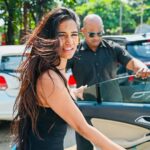 Poonam Pandey Instagram - Stepped out for some coffee #nomakeup . #coffee #fun #drive #pplovers #poonampandeyfans #ppfans #coffeetime