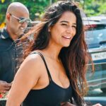 Poonam Pandey Instagram - Stepped out for some coffee #nomakeup . #coffee #fun #drive #pplovers #poonampandeyfans #ppfans #coffeetime