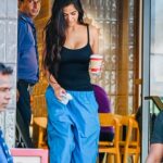 Poonam Pandey Instagram - Stepped out for some coffee #nomakeup . #coffee #fun #drive #pplovers #poonampandeyfans #ppfans #coffeetime