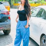 Poonam Pandey Instagram - Stepped out for some coffee #nomakeup . #coffee #fun #drive #pplovers #poonampandeyfans #ppfans #coffeetime