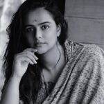 Prachi Tehlan Instagram - Detox done well ! 🌱 21 days challenge - - only Satvik food - less talking - being spiritual - meditation - no makeup - no junk - good sleep - amidst the nature - no sugar - no tea and coffee - self time and books Pic Courtesy: @prathichaya ❤️ This is how I look after the 21 days of cleansing 🤩 #ayurvedalifestyle #treatment #satvik #lifestyle