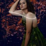 Prachi Tehlan Instagram - I missed a lot of trends while I was on digital detox! Well.. couldn’t have missed sharing this one with you which I really liked 😃 #iphonecopy #junglediaries #kochi #photoshoot #love #nature #reallocation #beingsexy Kochi, India