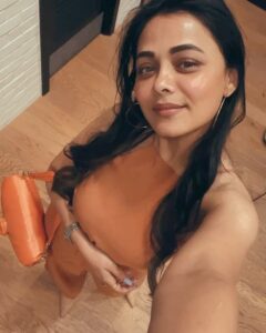 Prarthana Behere Instagram - Jollity….. 💕
@gayatri.vanshil @komal__thanki 
.
#happylife #lifeisbeautiful #💕♾