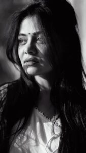 Prarthana Behere Instagram - 🤍🖤🤍🖤🤍🖤♾️
.
.
#hapiness #lifeisbeautiful #happytime #positivevibes #beyou #🖤🤍♾️ 
@ravi_love_photography