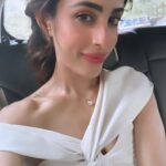 Priya Banerjee Instagram - A fun filled fest with some interesting interactions n even more interesting people 🤍 #OTTIndiafest @realbollywoodhungama HMUA @makeupbychanch Stylist: @jigisha.dalal Jumpsuit: @lavishalice Neck chain: @whbm Heels: @zara