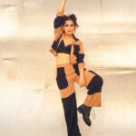 Priya Bapat Instagram – When life gets wacky, strike a pose😄

📸 @tejasnerurkarr 
Outfit @saangi_pret 
Jewellery @aaree_accessories 
@viralmantra @bapatshweta 
@saurabh_kapade @hairbymeghaa